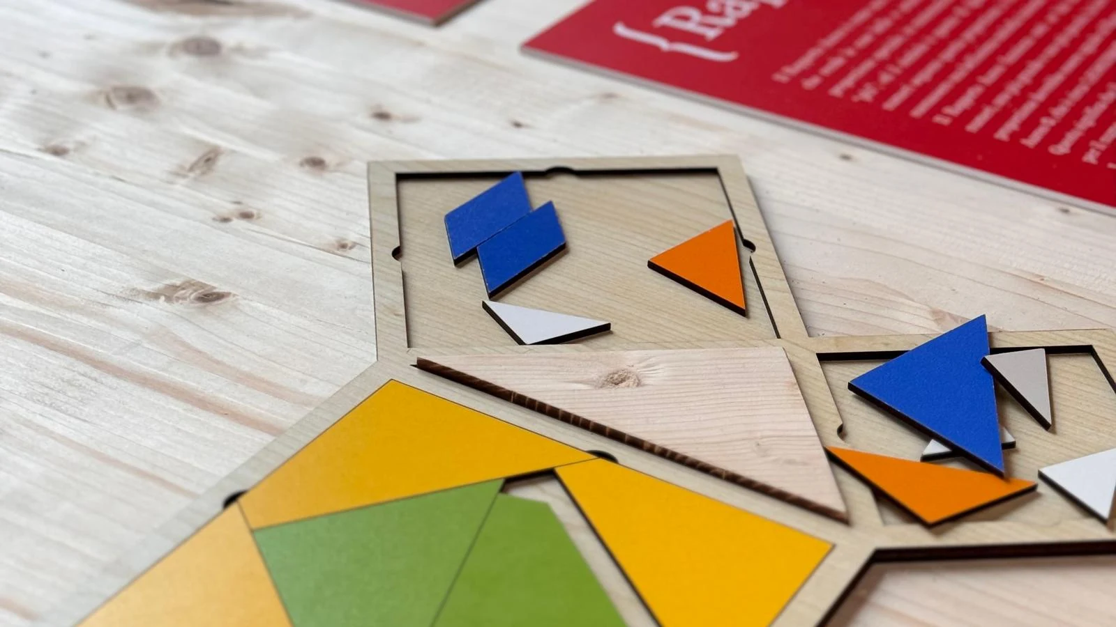 Materiali didattici in legno di un kit Pleiadi